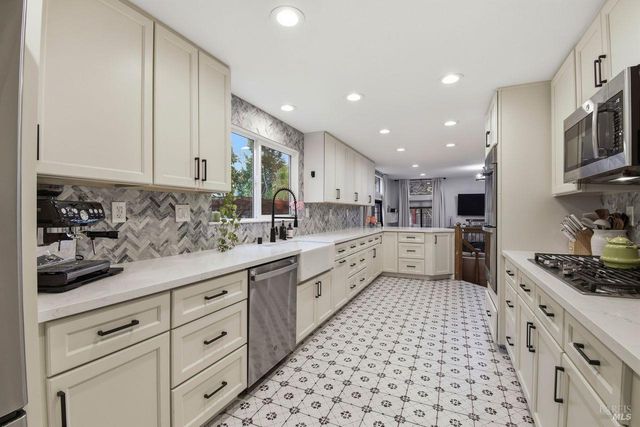 8270 Honor Pl, Cotati, CA 94931