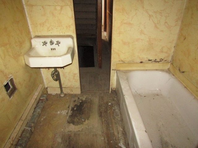 930 7th St, New Kensington, PA 15068