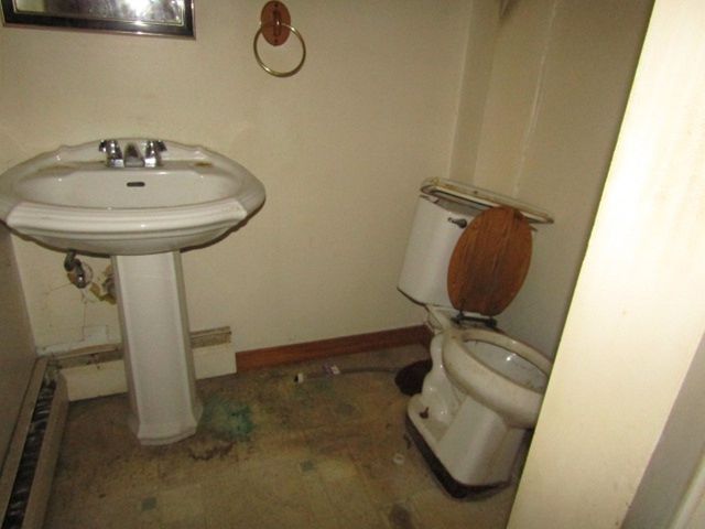 930 7th St, New Kensington, PA 15068