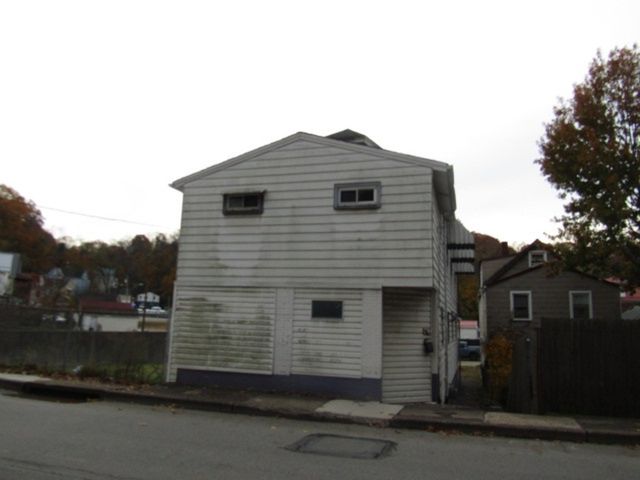 930 7th St, New Kensington, PA 15068