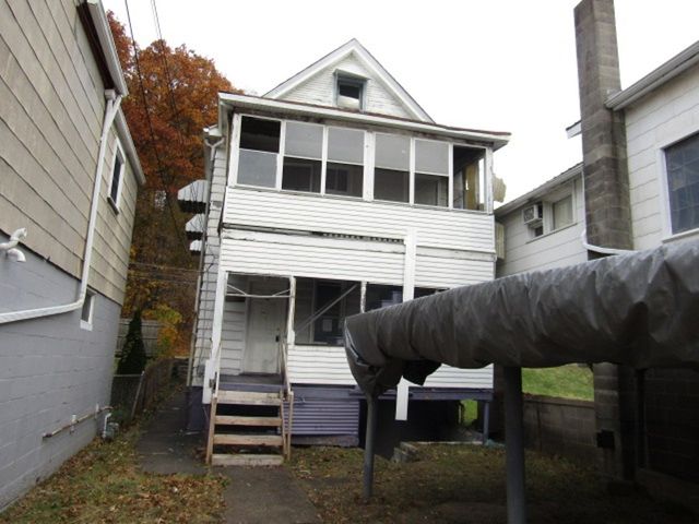 930 7th St, New Kensington, PA 15068