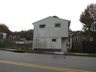 930 7th St, New Kensington, PA 15068