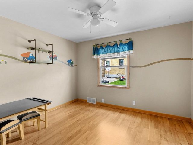611 S 32nd STREET, Manitowoc, WI 54220