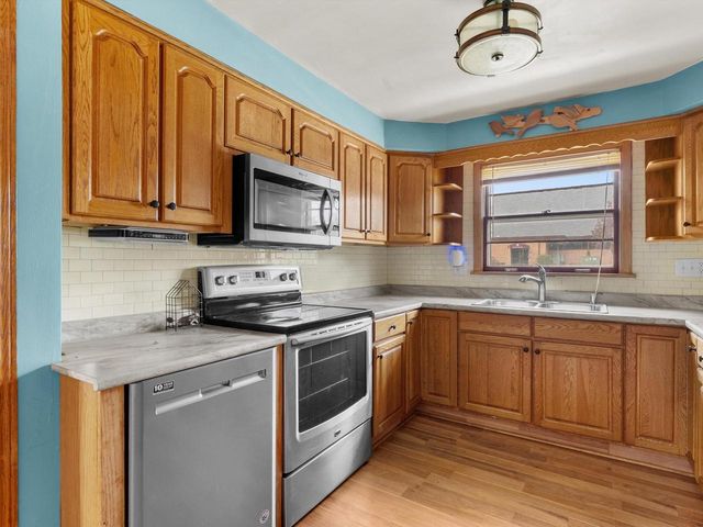611 S 32nd STREET, Manitowoc, WI 54220