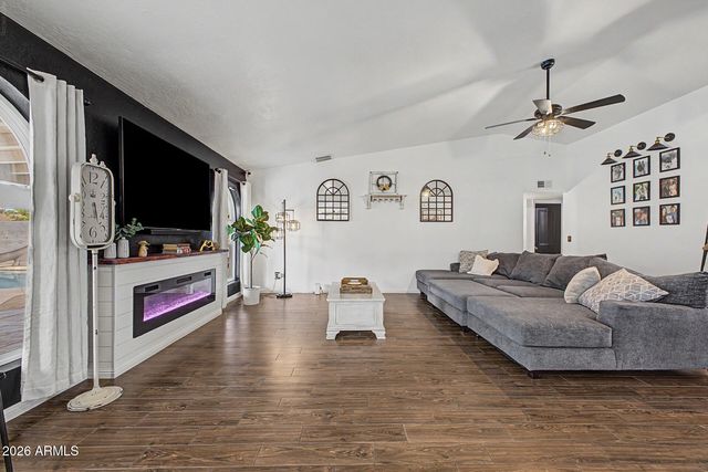 4040 W SWEETWATER Avenue, Phoenix, AZ 85029