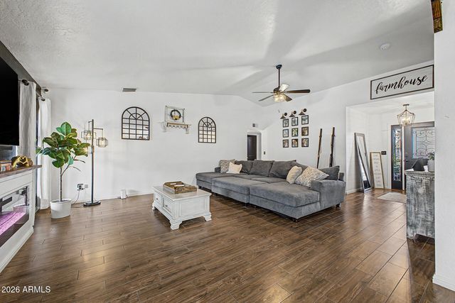 4040 W SWEETWATER Avenue, Phoenix, AZ 85029