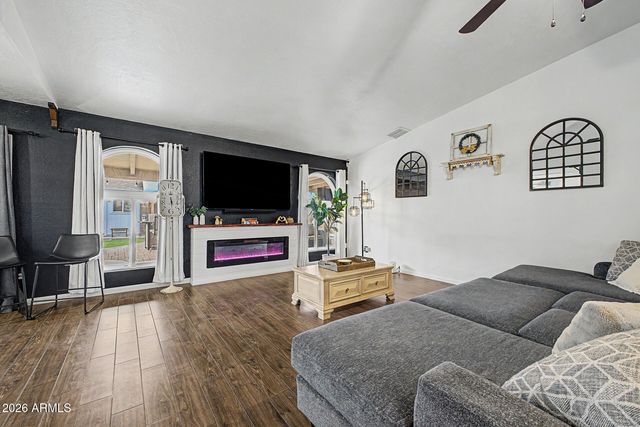 4040 W SWEETWATER Avenue, Phoenix, AZ 85029
