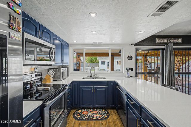 4040 W SWEETWATER Avenue, Phoenix, AZ 85029