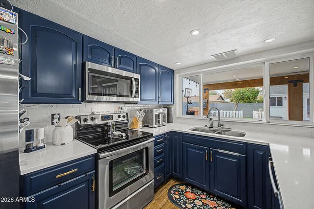 4040 W SWEETWATER Avenue, Phoenix, AZ 85029