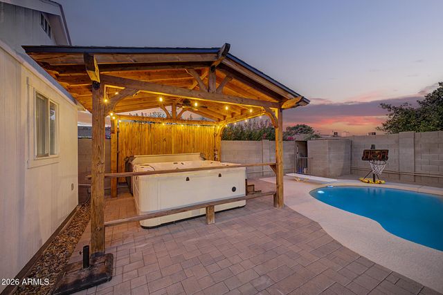 4040 W SWEETWATER Avenue, Phoenix, AZ 85029