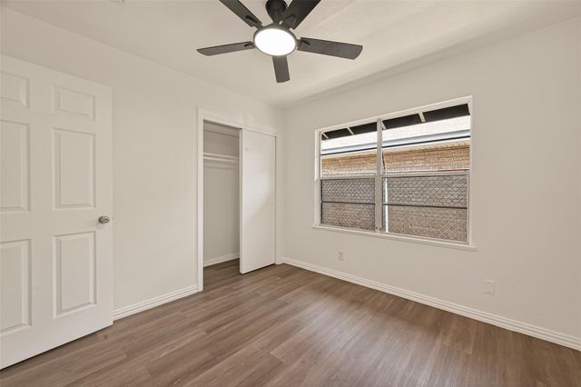 5763 Thrush Drive, Houston, TX 77033