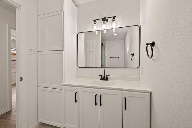 5763 Thrush Drive, Houston, TX 77033