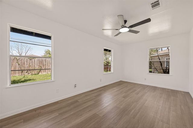 5763 Thrush Drive, Houston, TX 77033