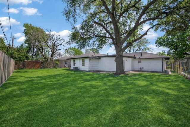 5763 Thrush Drive, Houston, TX 77033