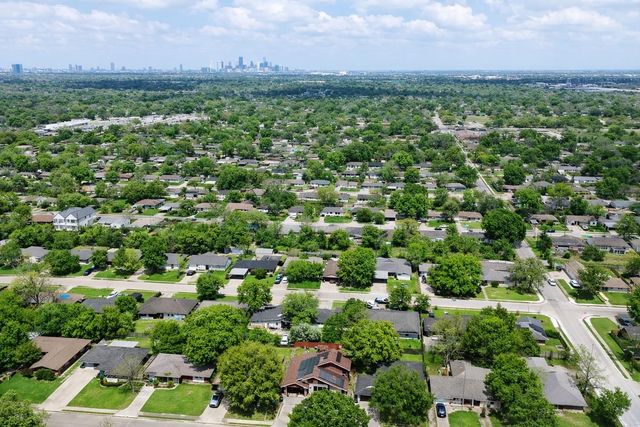 5763 Thrush Drive, Houston, TX 77033