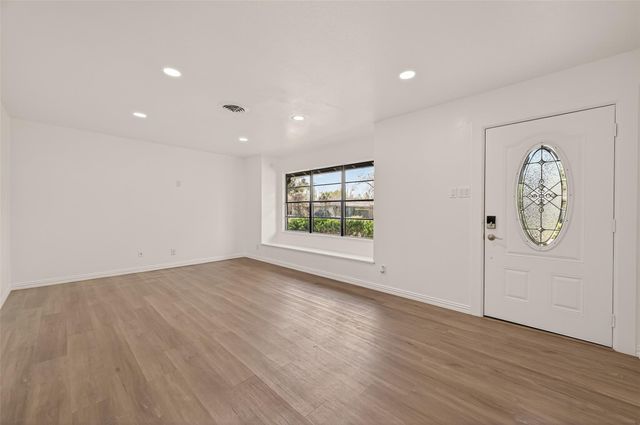 5763 Thrush Drive, Houston, TX 77033