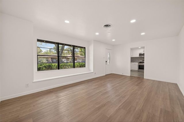 5763 Thrush Drive, Houston, TX 77033