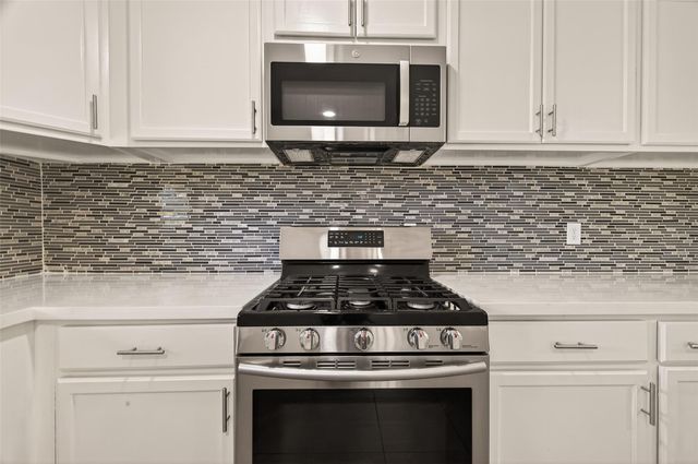 5763 Thrush Drive, Houston, TX 77033