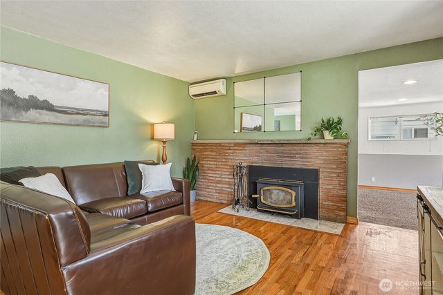 20818 77th Place W, Edmonds, WA 98026
