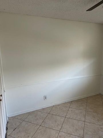 10016 Winding Lake Road 101, Sunrise, FL 33351