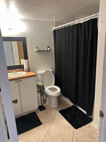 10016 Winding Lake Road 101, Sunrise, FL 33351