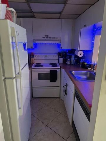 10016 Winding Lake Road 101, Sunrise, FL 33351