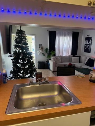 10016 Winding Lake Road 101, Sunrise, FL 33351