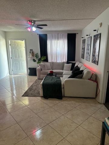 10016 Winding Lake Road 101, Sunrise, FL 33351