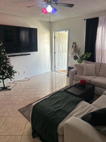 10016 Winding Lake Road 101, Sunrise, FL 33351