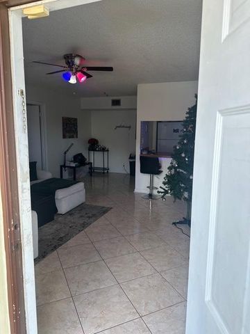 10016 Winding Lake Road 101, Sunrise, FL 33351