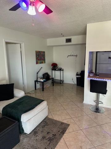 10016 Winding Lake Road 101, Sunrise, FL 33351