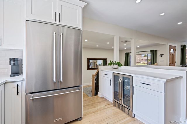 40 Bartley Lane, West Sayville, NY 11796