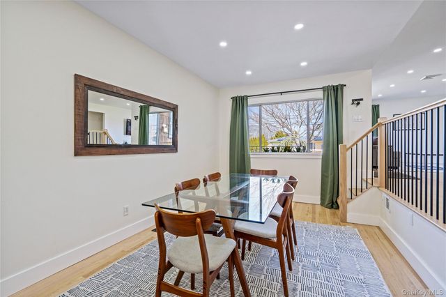 40 Bartley Lane, West Sayville, NY 11796