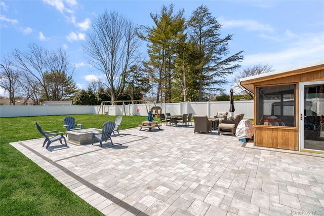 40 Bartley Lane, West Sayville, NY 11796