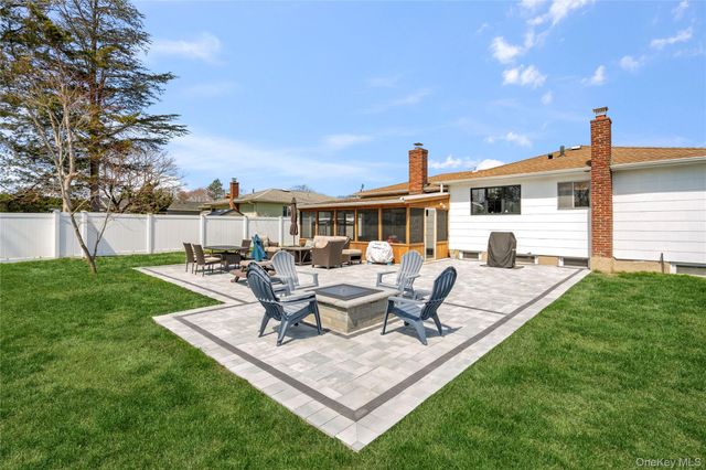 40 Bartley Lane, West Sayville, NY 11796