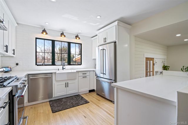 40 Bartley Lane, West Sayville, NY 11796