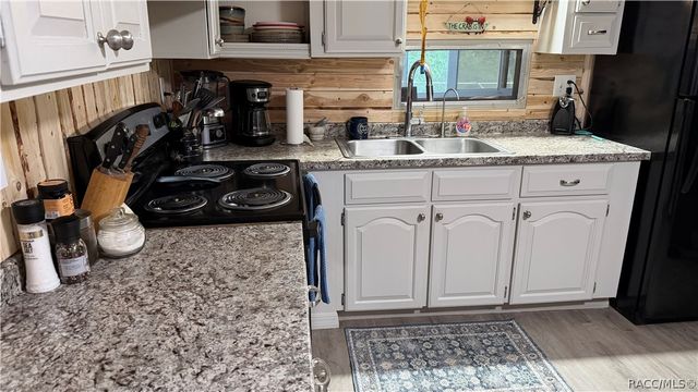5282 W BLADE Lane, Dunnellon, FL 34433