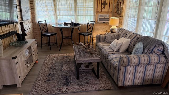 5282 W BLADE Lane, Dunnellon, FL 34433