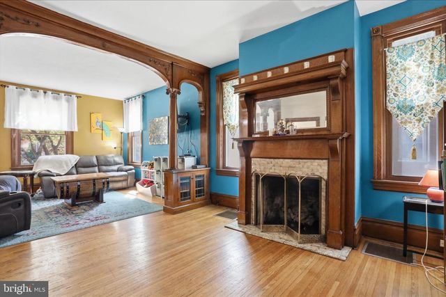 537 E KING ST E, Chambersburg, PA 17201