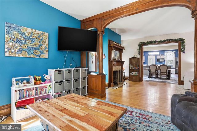 537 E KING ST E, Chambersburg, PA 17201