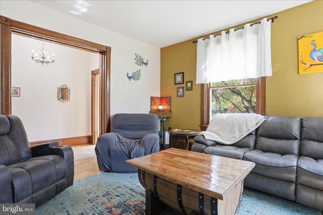 537 E KING ST E, Chambersburg, PA 17201