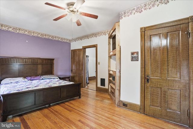 537 E KING ST E, Chambersburg, PA 17201