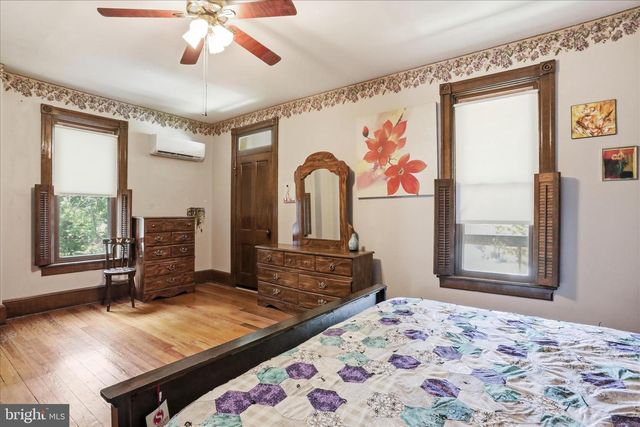 537 E KING ST E, Chambersburg, PA 17201
