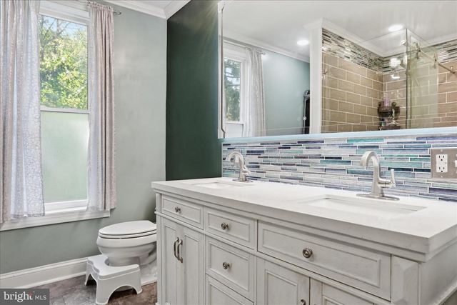 537 E KING ST E, Chambersburg, PA 17201