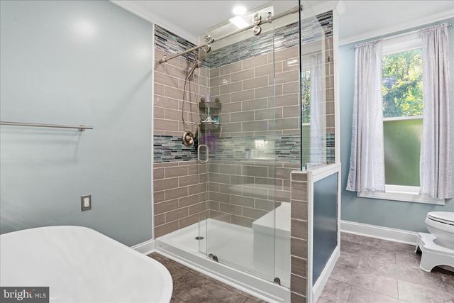 537 E KING ST E, Chambersburg, PA 17201