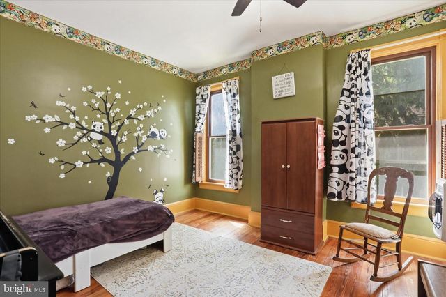 537 E KING ST E, Chambersburg, PA 17201