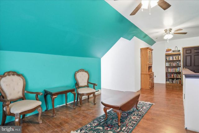 537 E KING ST E, Chambersburg, PA 17201