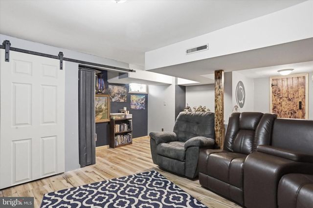 537 E KING ST E, Chambersburg, PA 17201