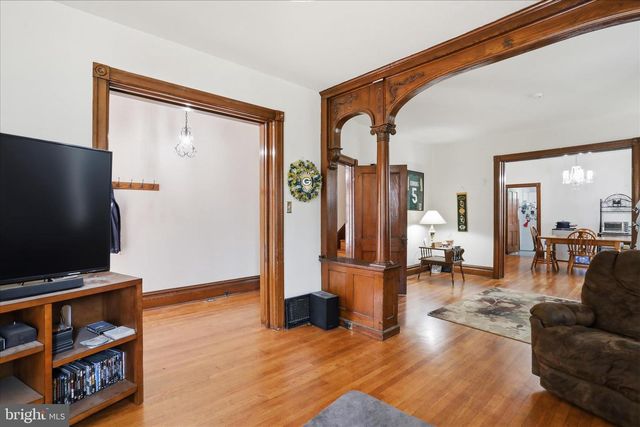 537 E KING ST E, Chambersburg, PA 17201