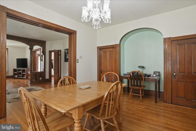 537 E KING ST E, Chambersburg, PA 17201